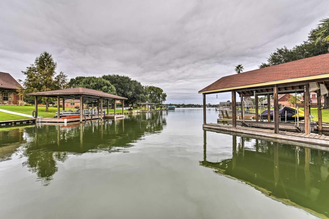 Quiet Lake Conroe Townhome With 2 Boat Slips! Willis Екстер'єр фото